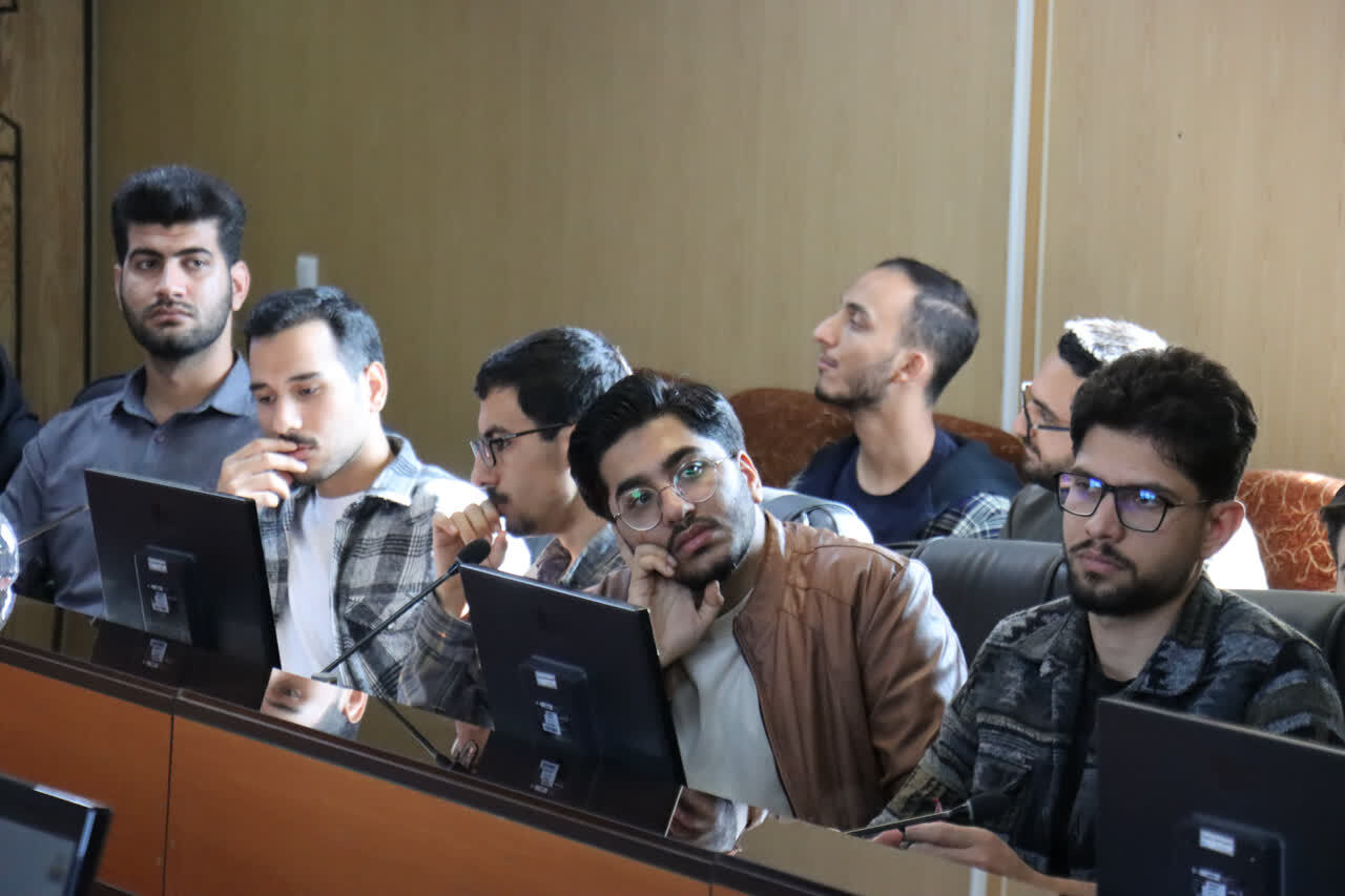 از نقد تشکل‌های دانشجویی تا پاسخ‌گویی رئیس دانشگاه علوم پزشکی اراک؛ مطالبه‌گری دانشجویان پای میز گفت‌وگو